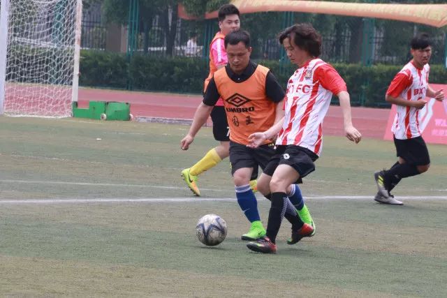 组图：比利时5-1新西兰头名出线 众将开心庆祝